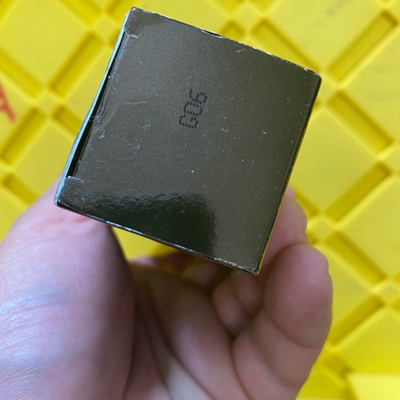 BECCA aqua luminous perfecting foundation - Shade: dark golden - Picture 6 of 6